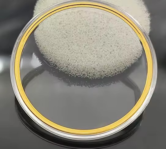 Aro em ouro 18k com acabamento joalheiro